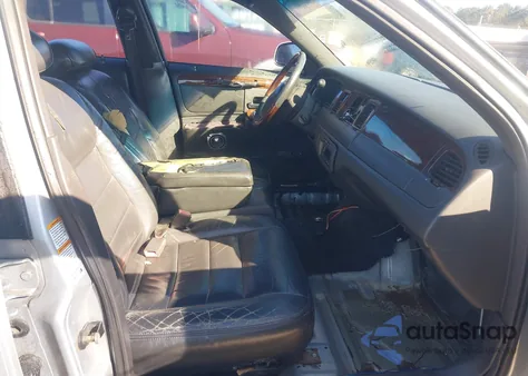 2001 Lincoln Town Car Signature z USA, uszkodzony, nr VIN 1LNHM82W41Y672570